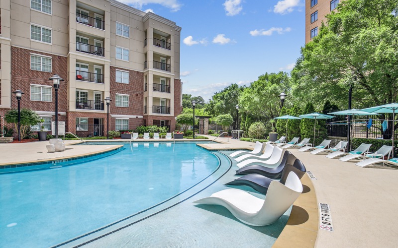 pool with seating